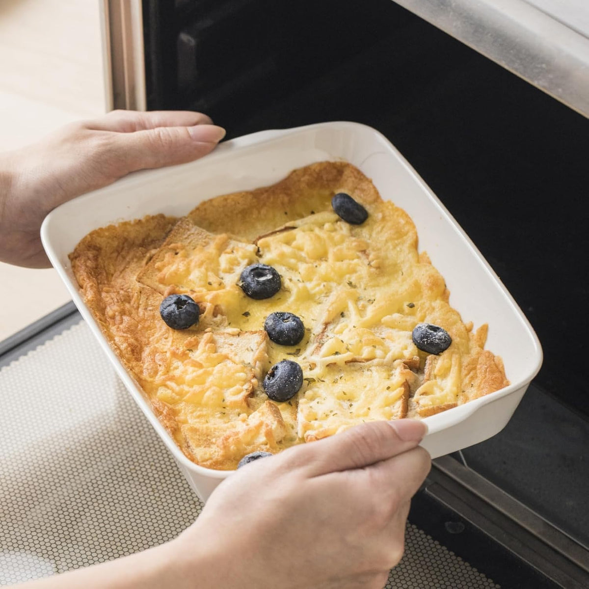 4.2 QT White Casserole Dishes for Oven, Baking dishes with Roasting Racks, Rectangular Lasagna Pan with Handles for Baking, Ceramic Baking Pan, Microwave Oven Safe