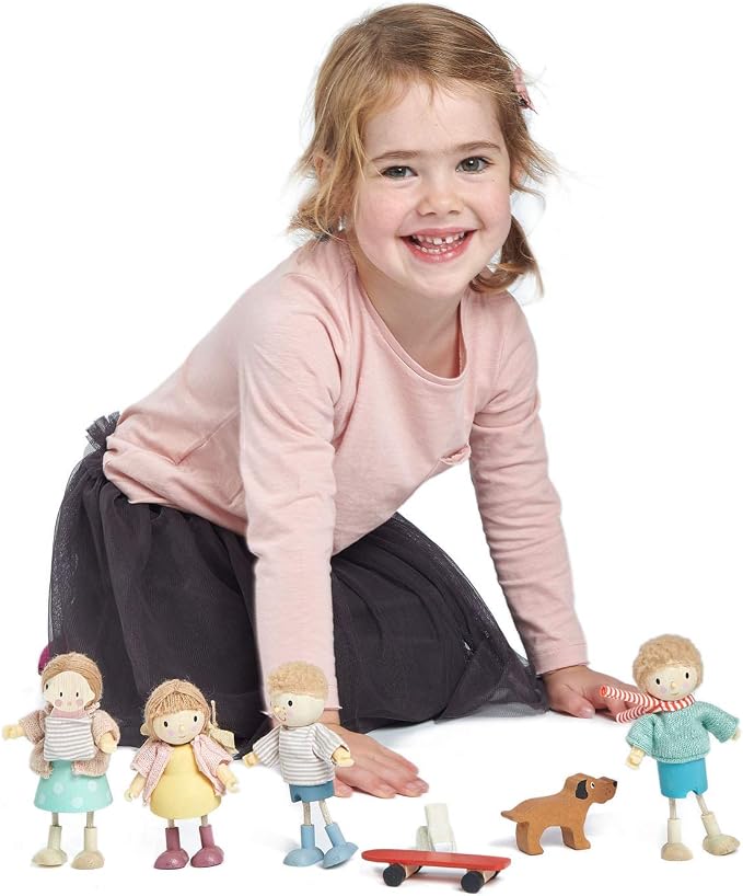 Tender Leaf Toys - The Goodwood Family - Wooden Miniatures Flexible Doll, Multicultural Action Figure for Dollhouse - Encourage Creative and Imaginative Fun Play for Children - Age 3+