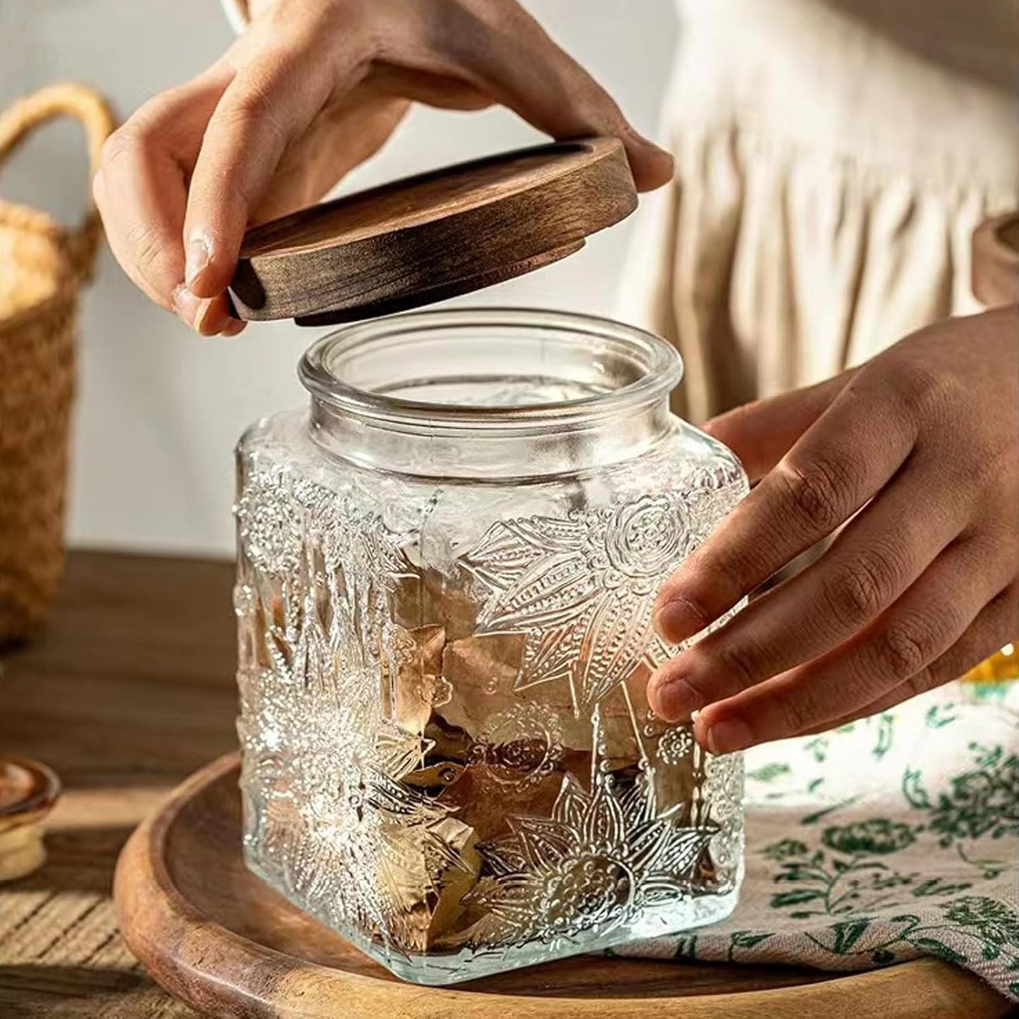 Snminetal Vintage Glass Airtight Storage Jar, With Airtight Wood Lid, Kitchen Food Storage Containers,for Kitchen Counter, Pantry, Tea, Sugar, Coffee Tea Beans,Food Storage Jar (Sunflower*2+plum*2)
