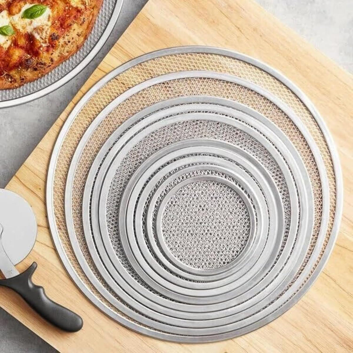 18-inch Aluminum Pizza Screen | Commercial Grade Pizza/Baking Screen for Oven | Pizza Baking Tray for Home And Restaurant | Round, Aluminum, 18-inch [1PK]