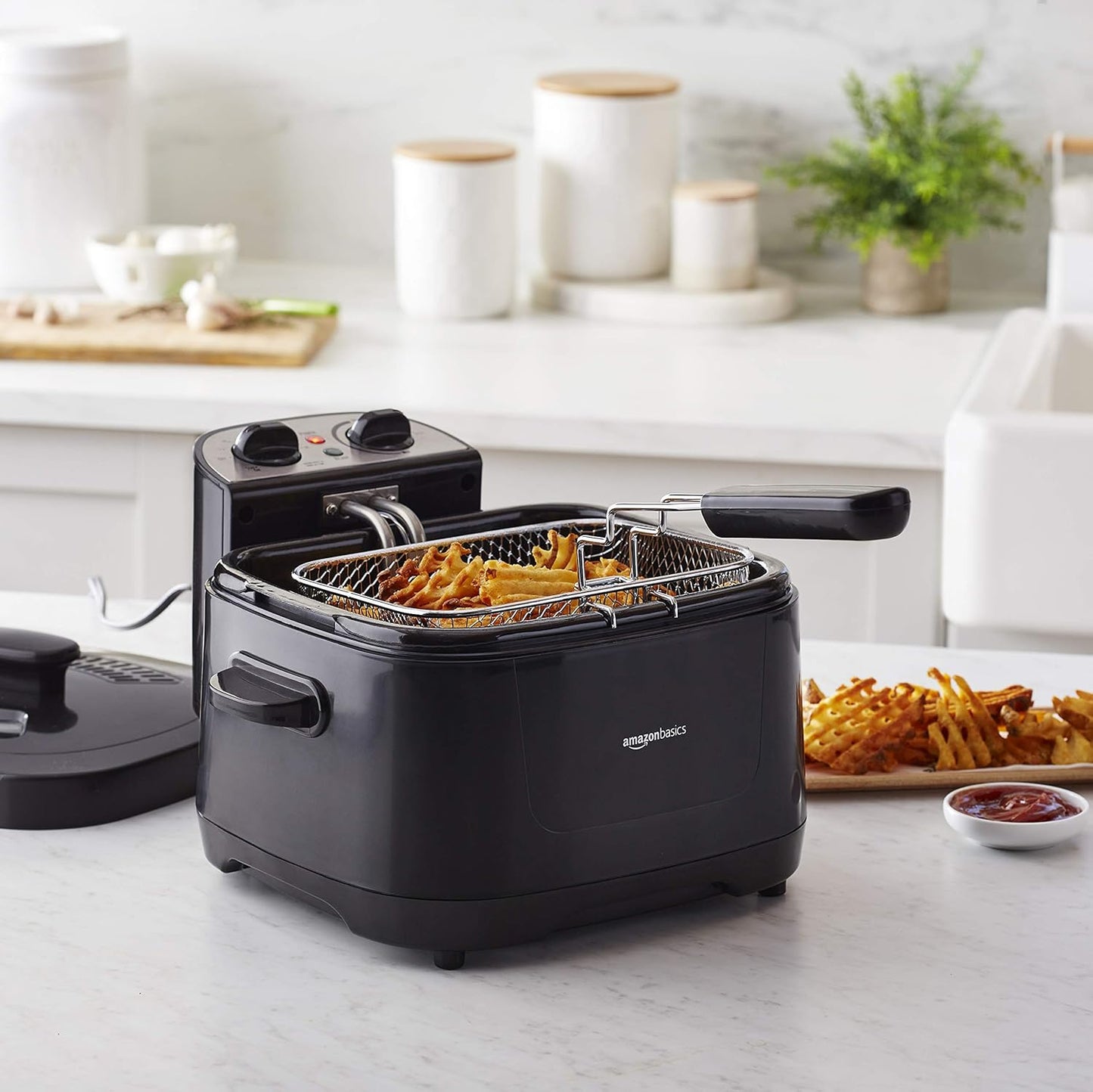 Amazon Basics 2.1-Qt (2.0L) Electric Deep Fryer with 8-Cup Oil Capacity, Timer, Adjustable Temperature, Easy Draining Basket, Viewing Window, 1500W, Black
