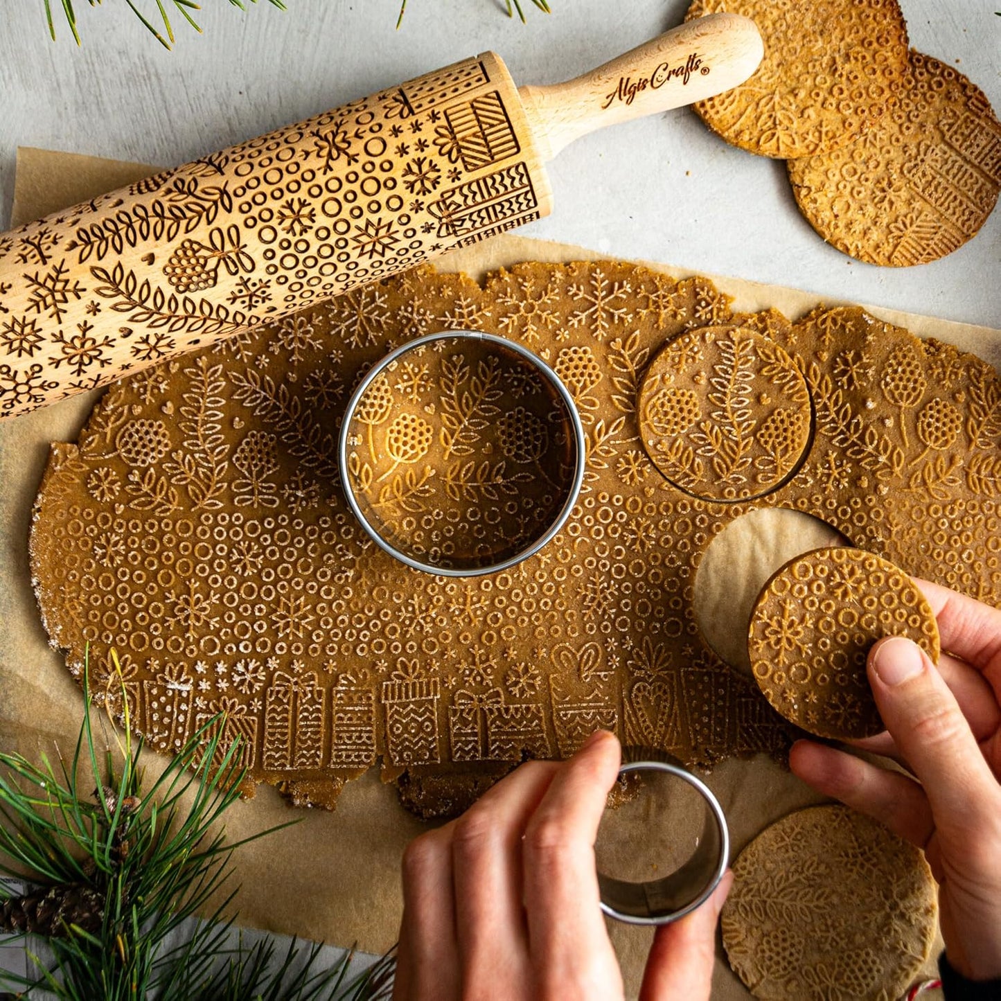 GOLDEN DAISIES Embossing Rolling Pin with Ornamental Bloom Pattern – Dough and Clay Roller for Embossed Cookies and Pottery - Cookie and Ceramic Stamp - Baking Gifts for Women by Algis Crafts